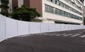 旭東施工圍擋廠家-PVC圍擋在安過程中有哪些特點(diǎn)？