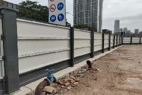 旭東圍擋廠家-彩鋼圍擋板有什么優(yōu)勢？