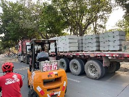 建筑工地的圍擋用的是什么材質(zhì)的材料??？