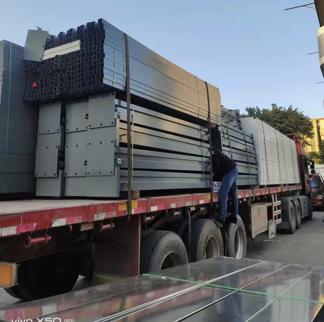 深圳抗疫刻不容緩，旭東鋼構(gòu)-鋼結(jié)構(gòu)a款圍擋持續(xù)發(fā)貨中